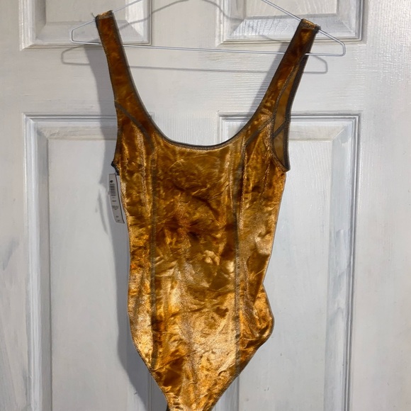 NWT💕 Wilfred Free Velvet Thong Bodysuit - Picture 4 of 4